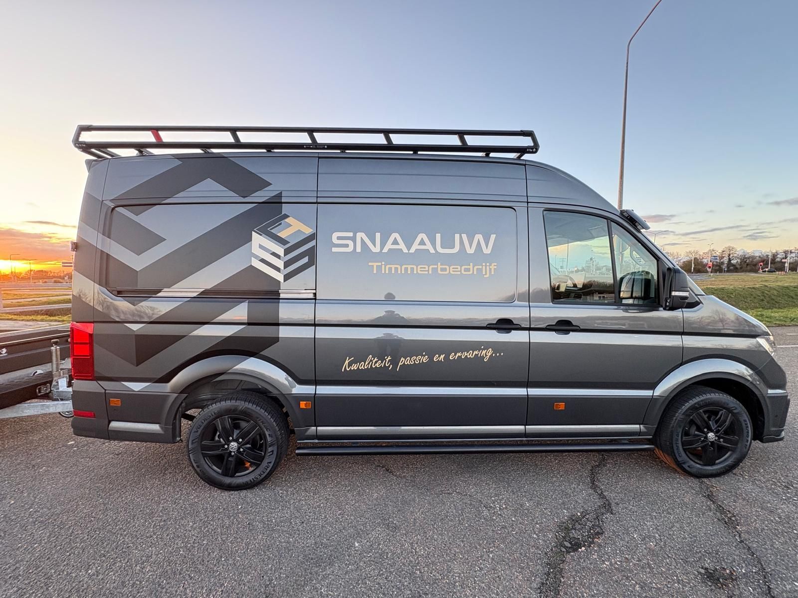 Zijkant bus Timmerbedrijf Snaauw