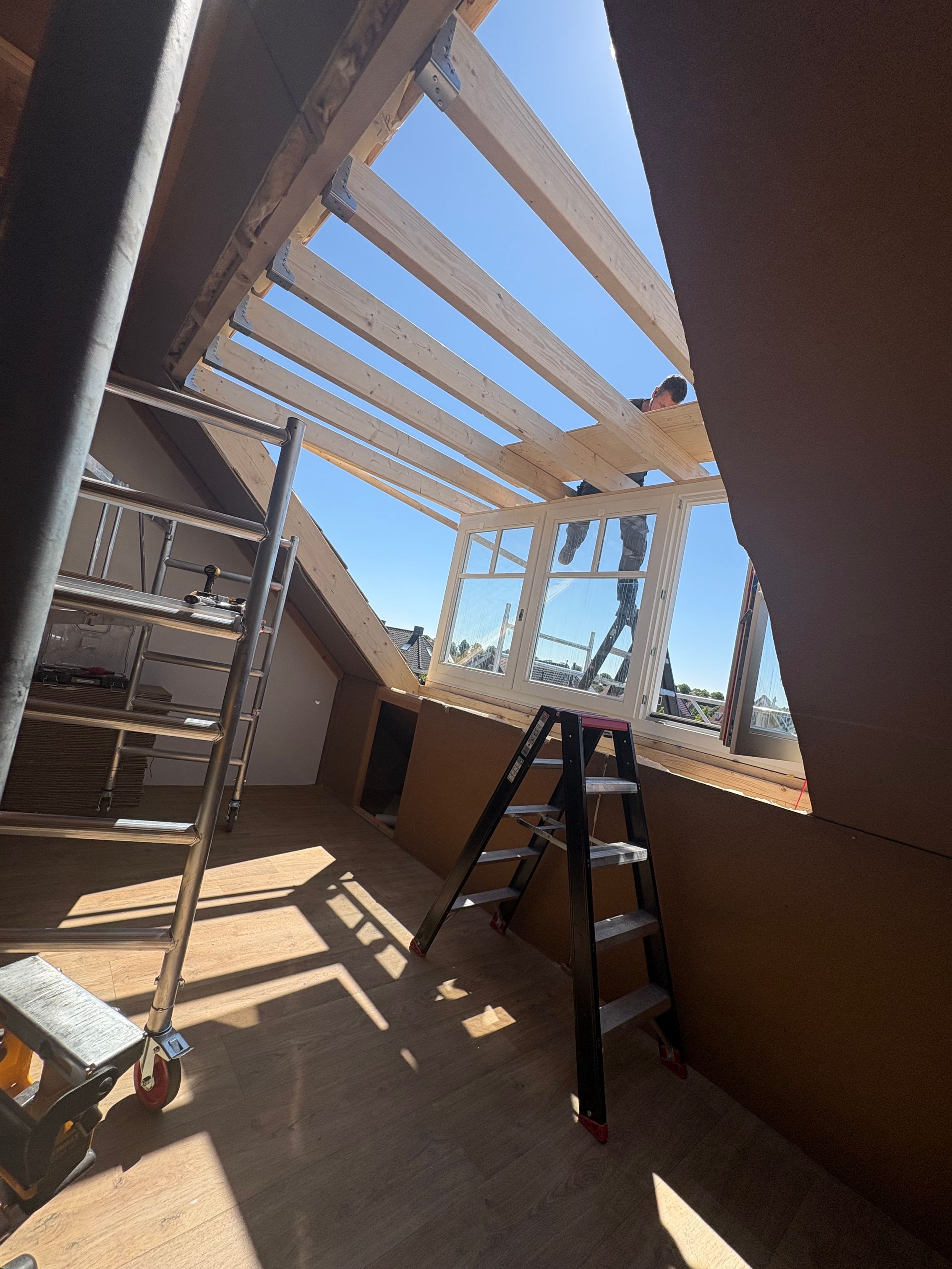 Geraamte dakkapel vanaf binnen, tijdens aanleg