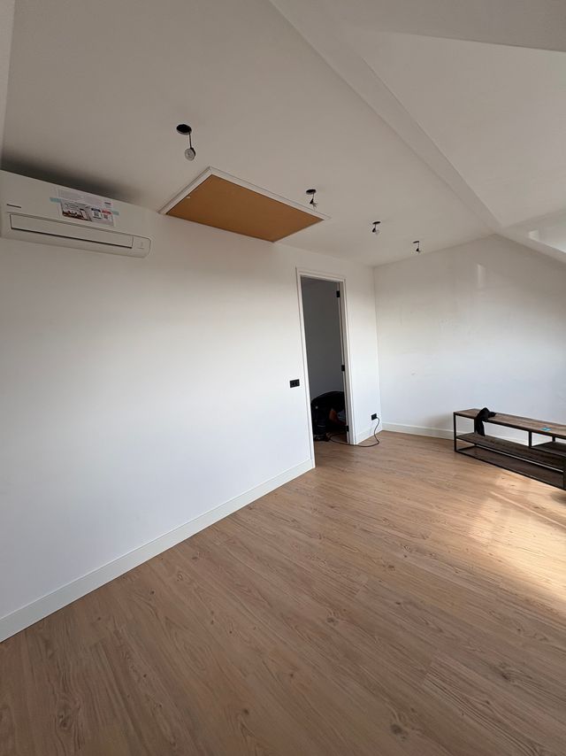 Betimmerde zolder vanuit binnen