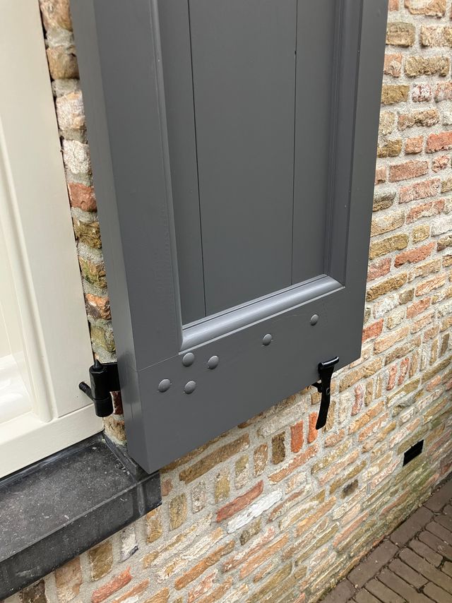 Raamluik van dichtbij