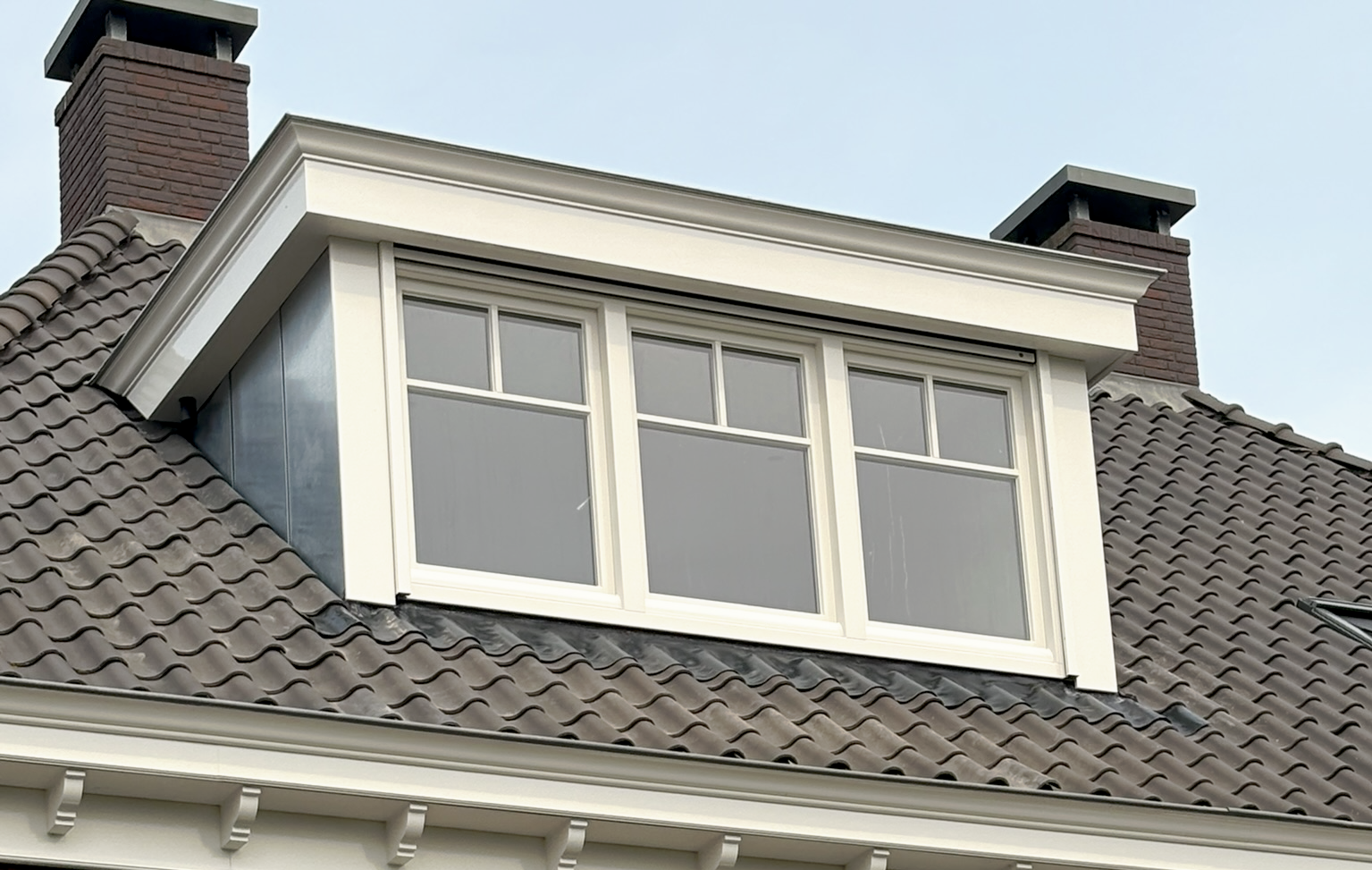 Geplaatst dakkapel vanaf buiten